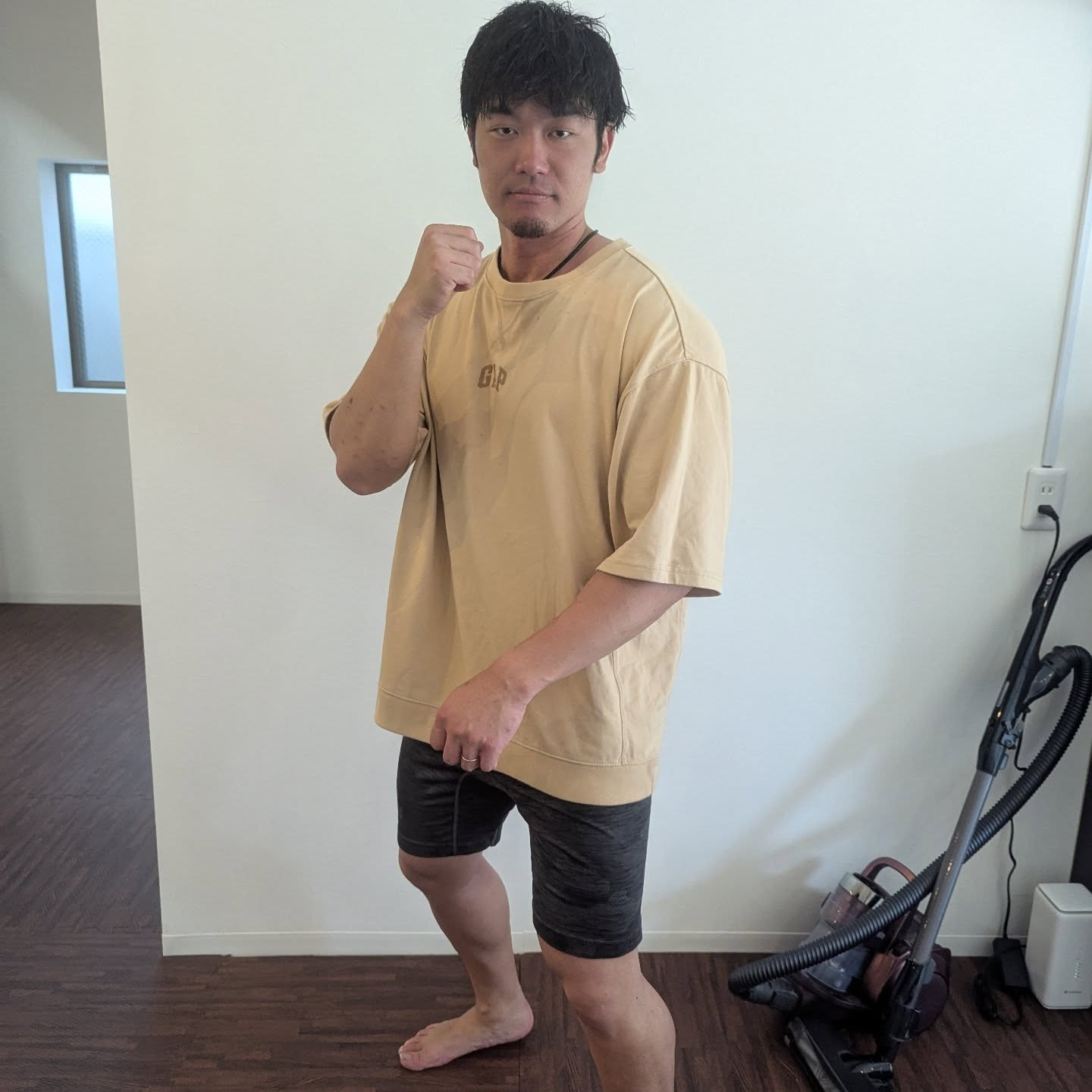 ボディービルをやっていたとの事でムキムキの体に